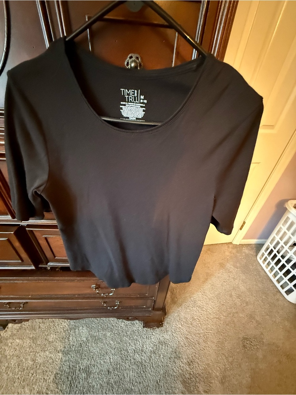 Time and Tru Black Scoop Neck Short Sleeve Tee Size Medium